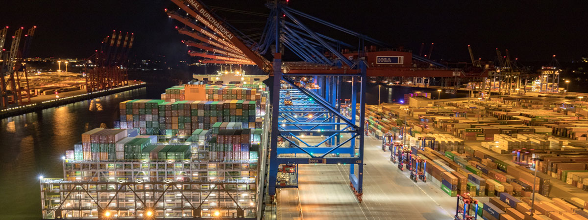 Burchardkai Drohne nachts